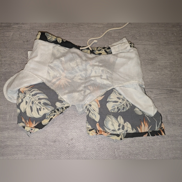 Tommy Bahama Mens Black, Green, Cream Swim Trunks with Tropical Leaf EUC Size L - Picture 7 of 7